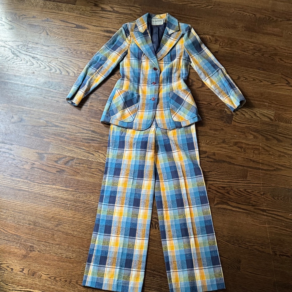 Vintage 70s Sears women’s Yellow and White Blue plaid pant suit - Picture 2 of 13